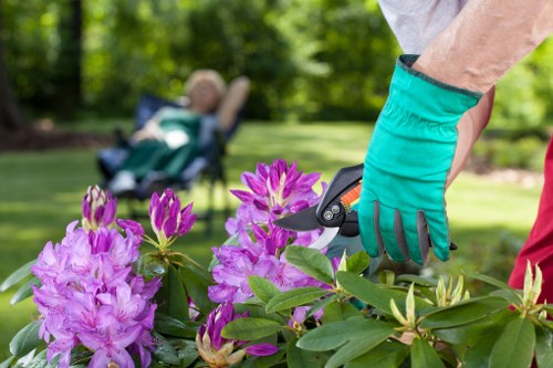 Safe payment methods for Gardeners Brimsdown